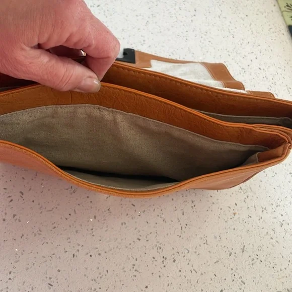 Tan Leather Shoulder Bag - Picture 4 of 6